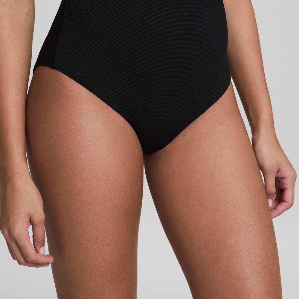 SPANXshape™ Swim
Pique Ultra Hi-Rise Cheeky Bottom